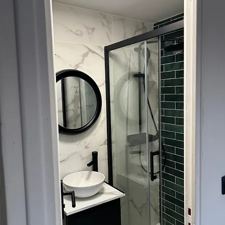 Luxury * Romainville